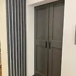 Queen In Centro A - Comfort, Privacy & Free Parking Πανσιόν