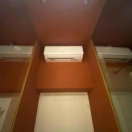 Queen In Centro A - Comfort, Privacy & Free Parking Modène