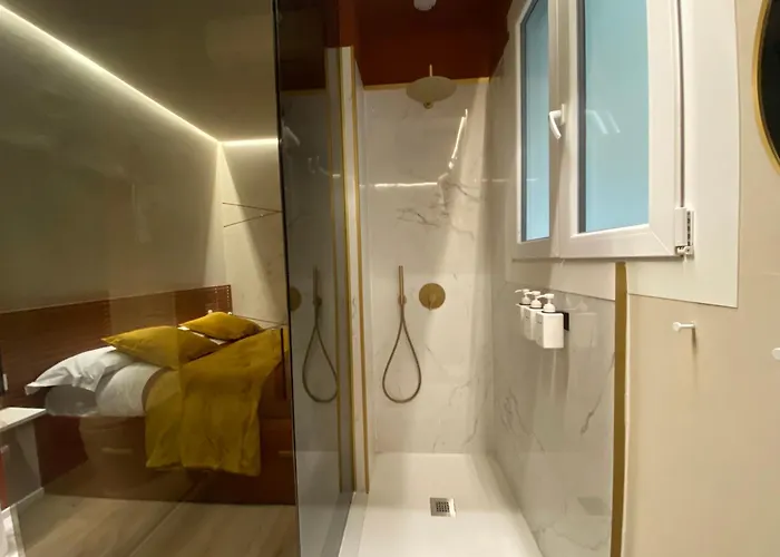 Affittacamere Queen In Pieno Centro- Confort,relax E Privacy 3*